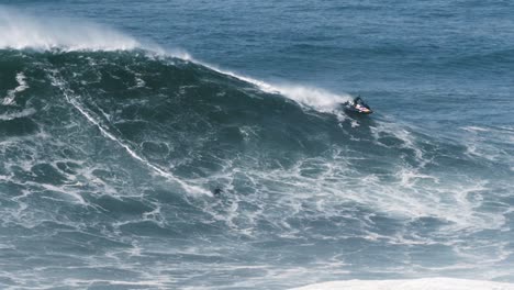 Slow-motion-of-a-big-wave-surfer-Kai-Lenny-from-Hawaii-riding-a-monster-wave-in-Nazaré,-Portugal