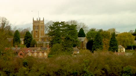 Blick-über-Die-Felder-Im-Ländlichen-Leicestershire,-England,-Auf-Das-Dorf-Scalford-Und-Die-Saint-Egelwin-Church