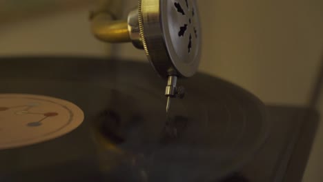 Record-spinning-on-a-turntable