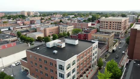 Establishing-shot-of-Lancaster,-Pennsylvania-USA-downtown-city-buildings