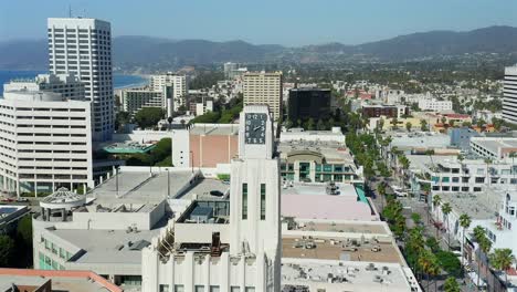 Aerial-point-of-interest-view-of-a-clock-tower-in-Santa-Monica,-California