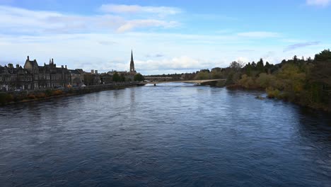 Beautiful-autumn-scene-of-Perth-and-River-Tay-on-a-sunny-day--Static-shot