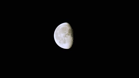 Cierre-De-La-Fase-Lunar-Gibosa-Menguante-Con-Cráteres-Y-Terminador