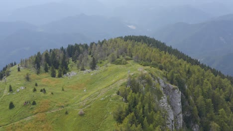 Fesselnde-Schönheit-Von-St-Ursula-Berg-Slovenj-Gradec-Slowenien-Antenne