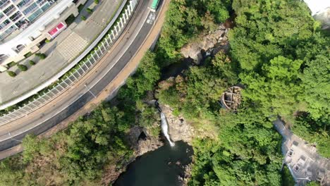 Flowing-stream-of-Waterfall-Bay-in-Pok-fu-lam,-Hong-Kong,-Aerial-view