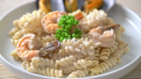 spiral-pasta-mushroom-cream-sauce-with-seafood---Italian-food-style