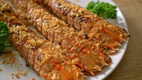 Stir-Fried-Mantis-Shrimp-with-Garlic-on-white-plate