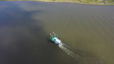 Shrimp-boat-taking-off-the-troll-in-the-bayou-in-Lee-Louisiana