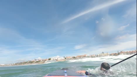 Stand-Up-Paddle-Crash-Am-Strand-Von-Cascais-In-Portugal