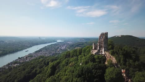 Burgruine-Drachenfels-overlooking-Rhine-River-and-Valley