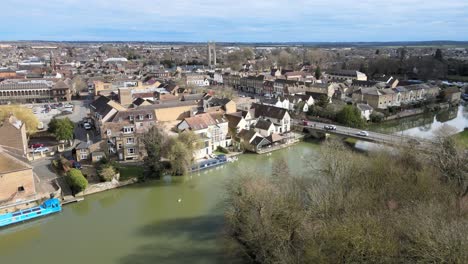 St-Neots-Town-River-Side-Und-Bridge-In-Cambridgeshire-UK-Luftaufnahmen