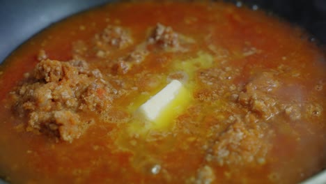 Close-up-of-Bolognese-sauce-simmering-in-a-pan