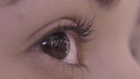 Close-up-of-woman's-eye