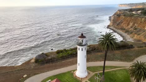 Point-Vicente-Lighthouse-at-Rancho-Palos-Verdes,-California