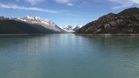 Alaska's-beautiful-landscape-in-Glacier-Bay-National-Park-and-Preserve-in-summertime