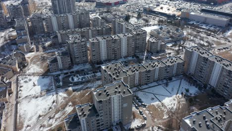 Panel-De-Apartamentos-Estilo-Urss,-Antiguos-Edificios-Rusos-Soviéticos-En-Vilnius