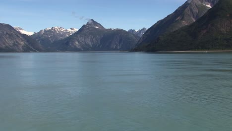 Alaskas-Wunderschöne-Landschaft-Im-Glacier-Bay-National-Park-Und-Reservat-Im-Sommer