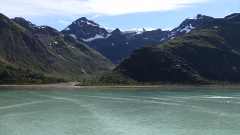 Summer-in-Alaska.-Cruise-through-the-Inside-Passage