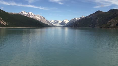 Alaska's-beautiful-landscape-in-Glacier-Bay-National-Park-and-Preserve-in-summertime