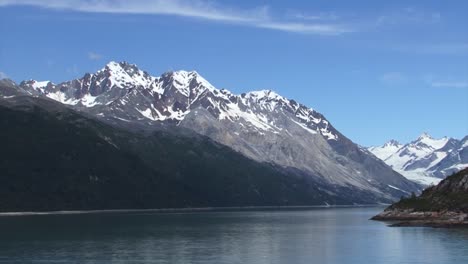 Paisaje-Interior-Del-Pasaje,-Parque-Nacional-De-La-Bahía-De-Los-Glaciares-Alaska-En-Verano