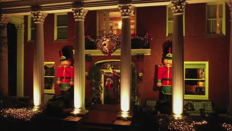 Christmas-decorations-on-St-Charles-Avenue-in-New-Orleans,-La