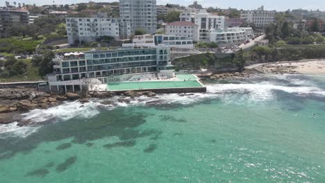 Bondi-Beach---Ocean-Waves-Crashing-At-Bondi-Icebergs-Pool-In-Summer---Sydney,-NSW,-Australia
