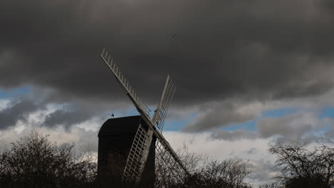 High-Spring-winds-blow-the-clouds-quickly-across-the-sky-above-the-18th-century-Danzey-Green-Windmill-at-Avoncroft,-Bromsgrove,-Worcestershire,-UK
