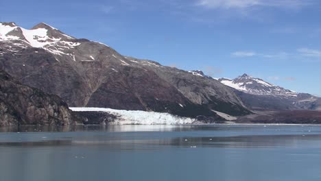 Frozen-landscape-of-Glacier-Bay-National-Park-and-Preserve,-Alaska