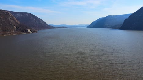 Aerial-drone-footage-of-the-Hudson-River-Valley-in-New-York-State-at-the-windgate-section-between-Storm-King-mountain-and-breakneck-ridge