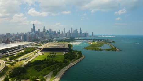 Aerial-Hyperlapse-of-Chicago-Skyline-on-Beautiful-Summer-Day,-View-of-Northerly-Island
