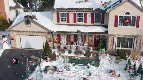 Winter-snow,-front-lawn-decorated-with-Christmas-lights-and-characters