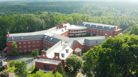 Hotel-and-conference-center-in-rural-mountains-of-North-Carolina
