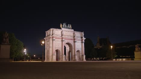 Slow-pan-of-the-Arc-de-Triomphe-du-Carrousel-during-the-night