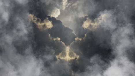 Dicke-Cumulonimbus-Wolken,-Die-Den-Sonnenschein-Verdecken