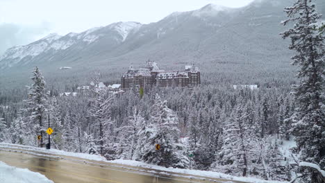 Snowy-resort-hotel-castle-in-the-canadian-rocky-mountains-in-Banff,-Alberta