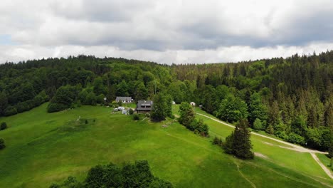 Aerial-view-on-mountain-cabin-in-Beskid-Sadecki-mountains-in-Southern-Poland