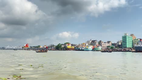 Stückgutschiffe-Im-Hafen-Von-Bangladesch