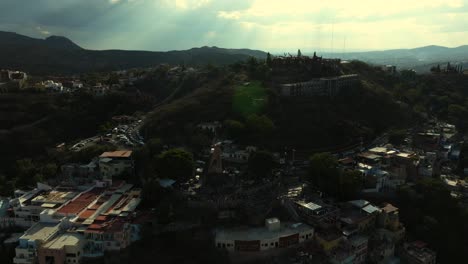 Drone:-Pocas-Estatuas-En-Guanajuato