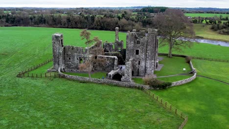 Luftbildvideo-Von-Bective-Abbey-County-Meath-Aus-Dem-Jahr-1147-Im-Wunderschönen-Boyne-Valley-In-Der-Nähe-Von-Navan
