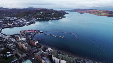 Drone-over-resort-town-of-Oban,-Scotland