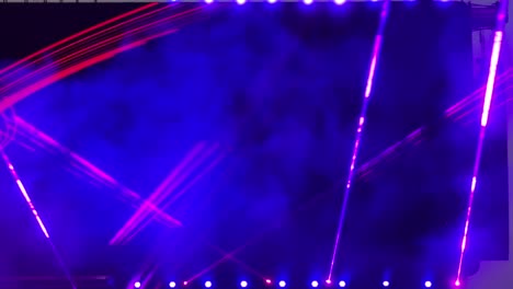 Lasershow-Macht-Rosa-Violette-Lichtstrahllinien-Durch-Den-Rauch-Auf-Der-Bühne-Mit-Musiktanzclub