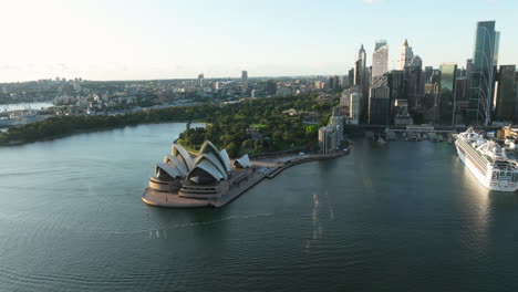 Sydney-Opera-House-And-Cruise-Docked-In-The-Terminal-In-Circular-Quay,-Sydney,-Australia