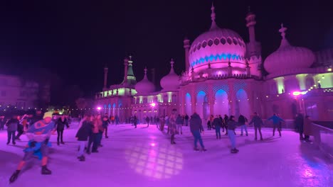 People-ice-skating-at-Royal-Pavilion-Ice-Rink-in-Brighton-city,-England