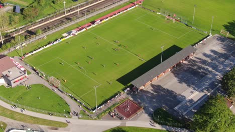 Fußballspiel-In-Kuchl-österreich-An-Einem-Sonnigen-Tag