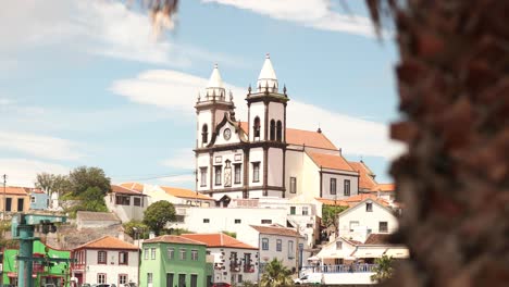 Ein-Blick-Auf-Die-Pfarrkirche-São-Mateus-Da-Calheta-In-Angra-Do-Heroísmo,-Azoren-archipel,-Portugal