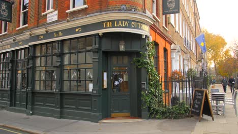 Facade-Of-Lady-Ottoline-Pub,-Attractive-Old-Pub-On-Northington-Street,-London,-England