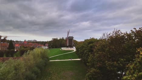The-Bonne-Chière-Windmill,-Bruges,-Belgium