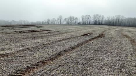 Traktorspuren-Im-Feld-Im-Winter,-Leben-Auf-Dem-Bauernhof,-Yadkin-County-Nc,-North-Carolina