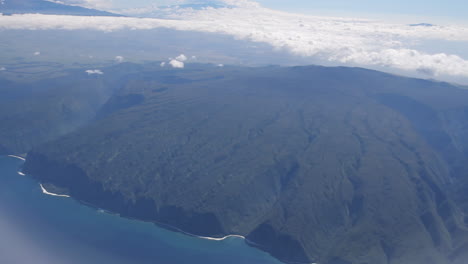Wolken-Ziehen-An-Einer-Insel-In-Hawaii-Vorbei