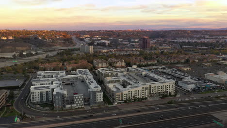 Exterior-of-modern-apartment-condo-rentals-next-to-freeway-in-San-Diego,-California